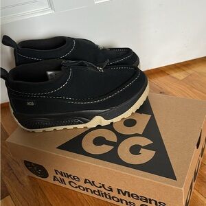 NEVER WORN Nike ACG Black Slip-Ons with Cream Soles IZY